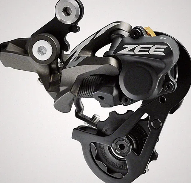 Shimano ZEE RD-M640-SS Rear Derailleur - 10 Speed, Short Cage, Gray, With Clutch